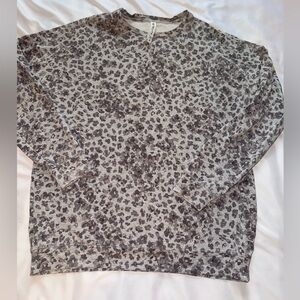 Athleta Women's Crewneck Sweater in Gray Leopard Size Medium